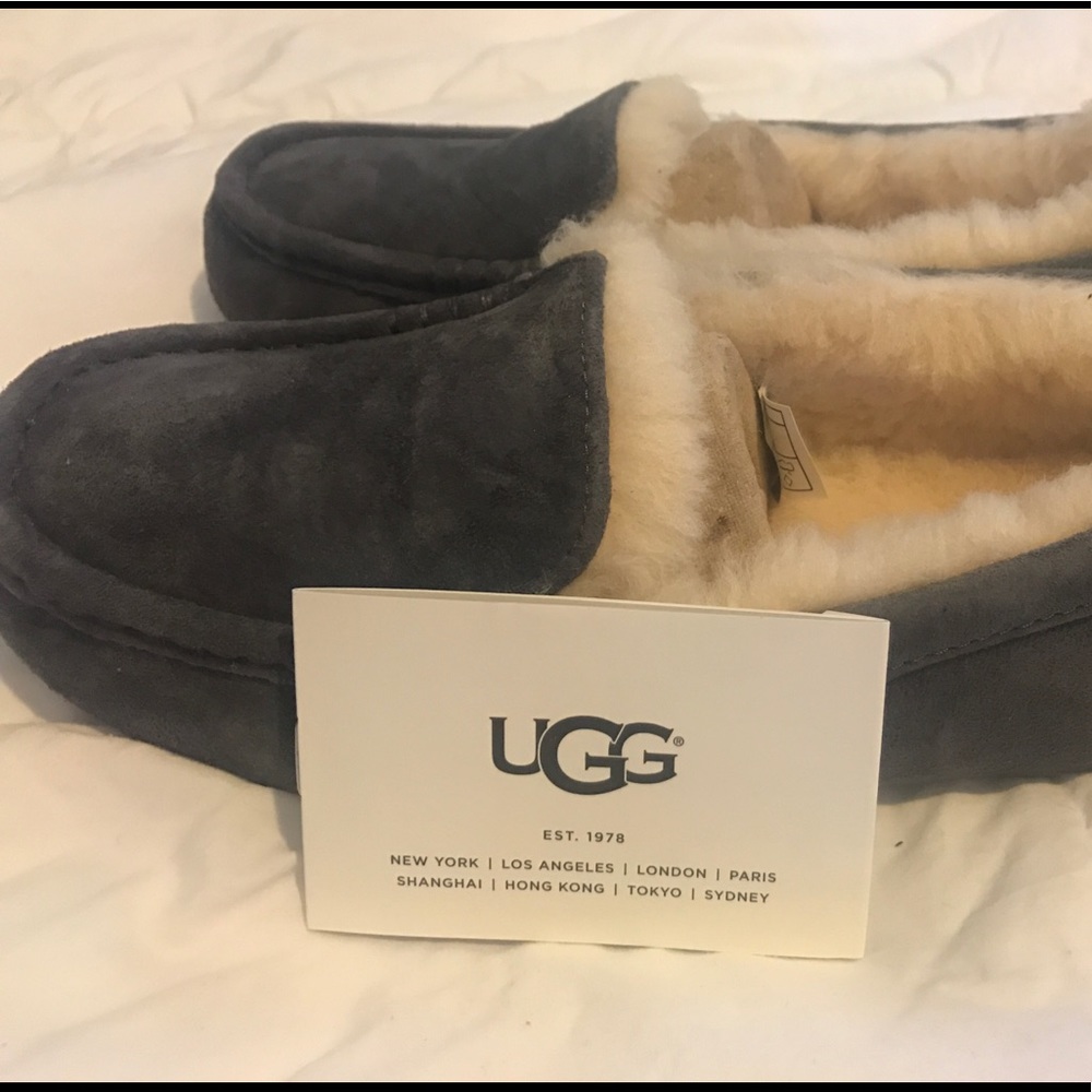 Woman’s Ugg Ansley slipper